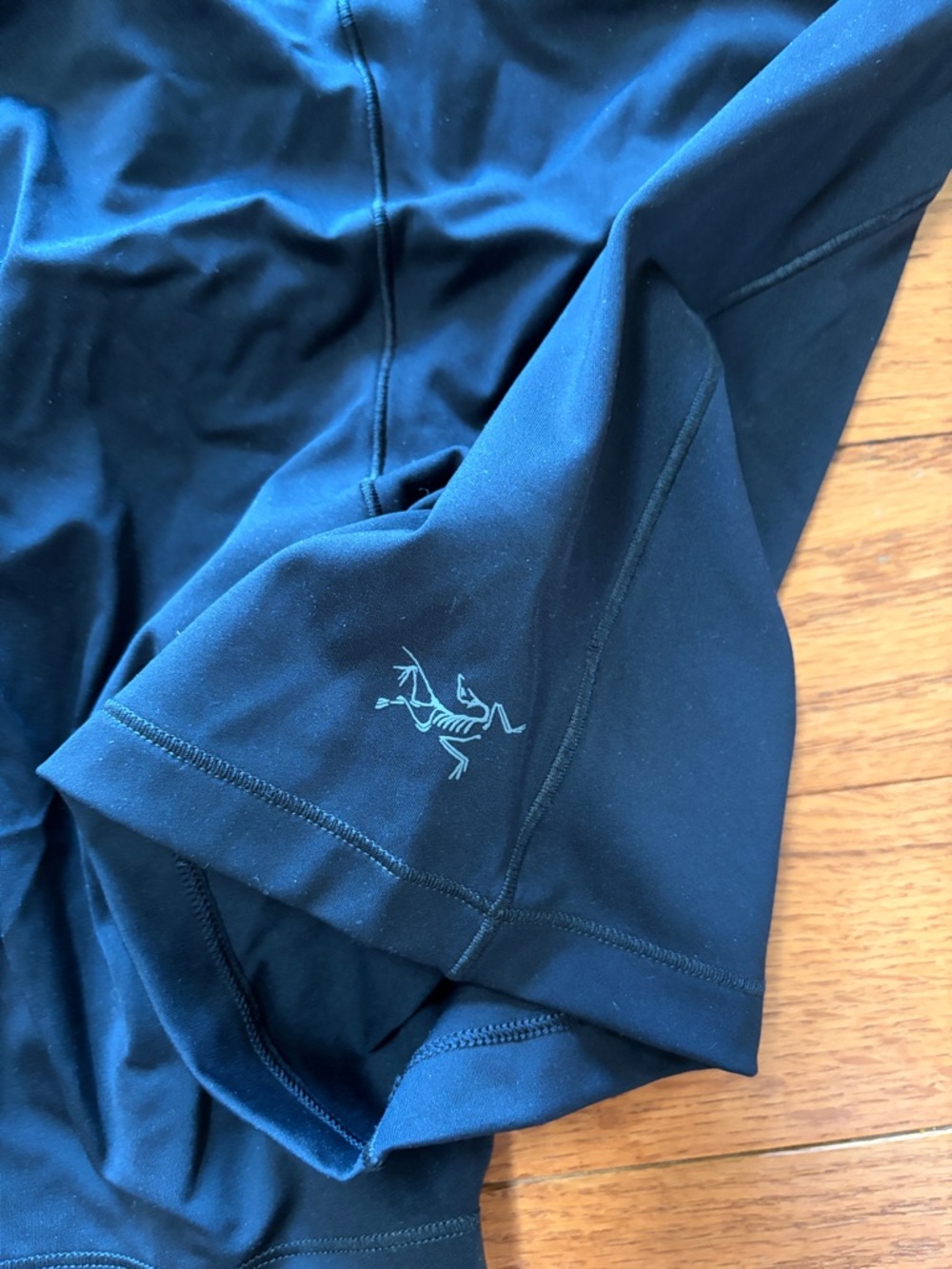 Arcteryx Essent 8” shorts - Picture 3 of 4